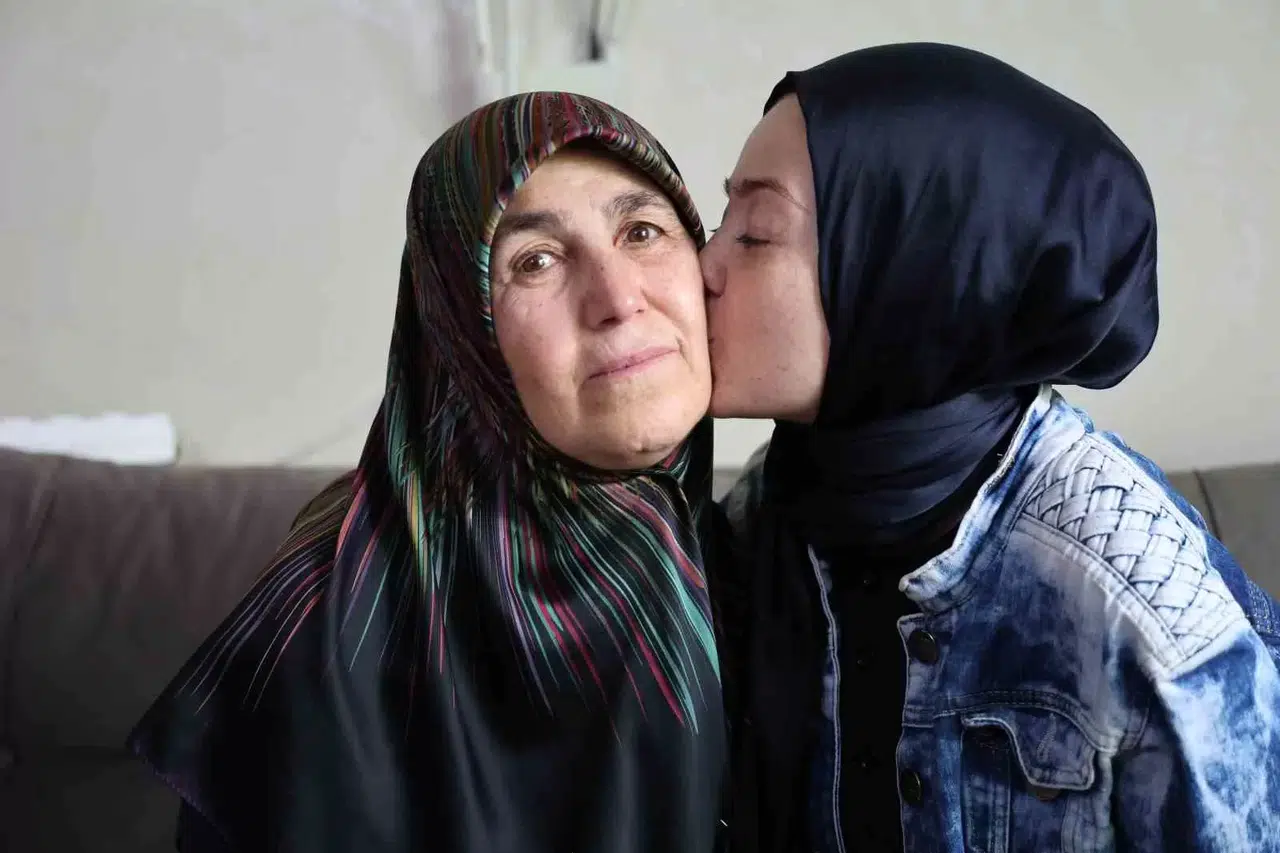Fedakar Anne, Böbreğini Vererek Kızını Yine Hayata Bağladı