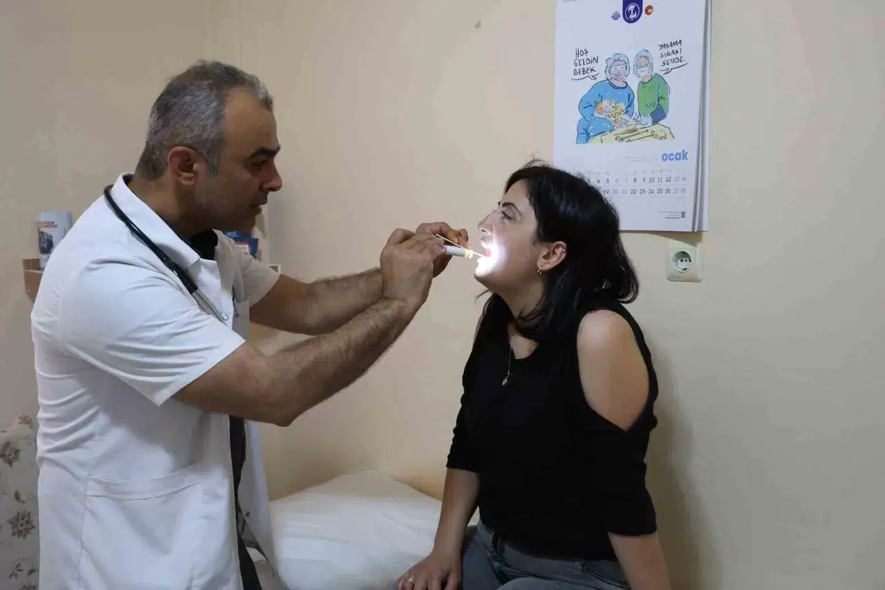 Havaların Isınmasıyla Tozun Tesirini Hissettirdiği Enkaz Kentte Yaşayan Vatandaşlara Maske Uyarısı