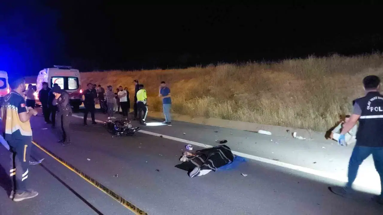 İki Motosiklet Çarpıştı, 2 Şoför de Hayatını Kaybetti