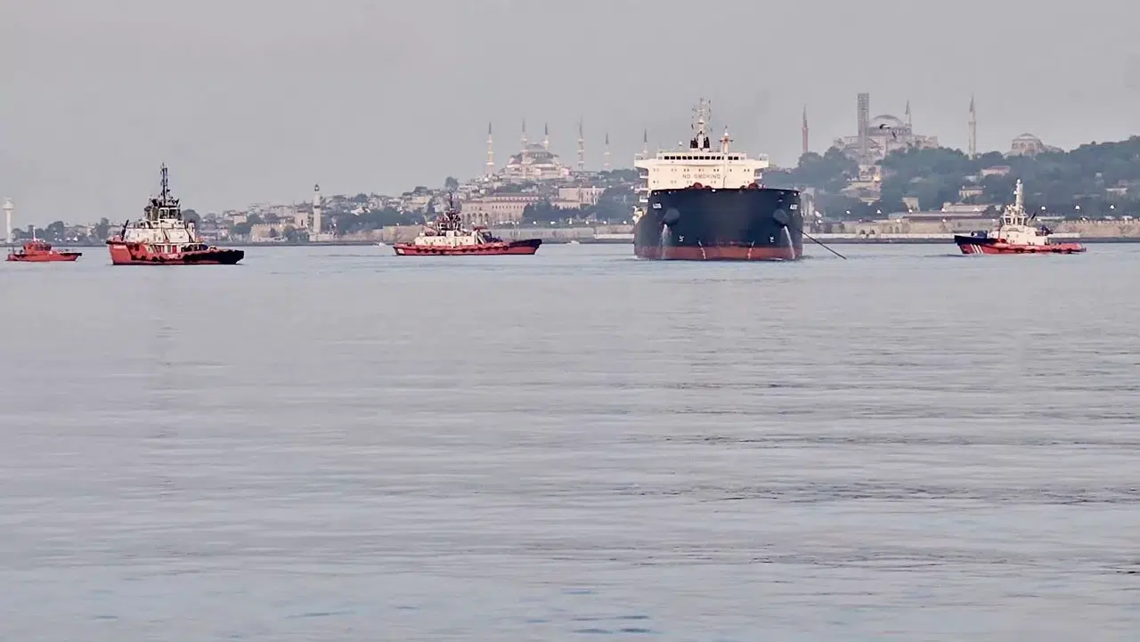 İstanbul Boğazı’nda Gemi Trafiği Çift Taraflı ve Süreksiz Olarak Askıya Alındı