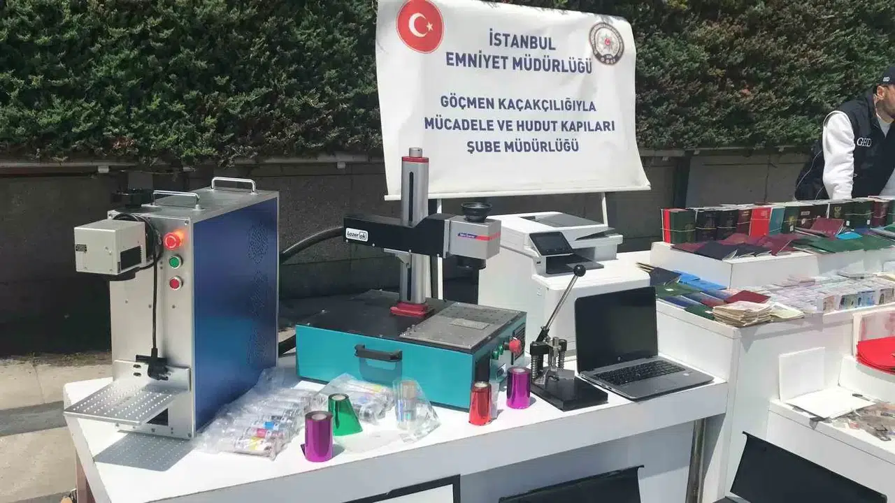 İstanbul’da Geçersiz Pasaport, Kimlik ve Vize Şebekesine Operasyon: 4 Gözaltı