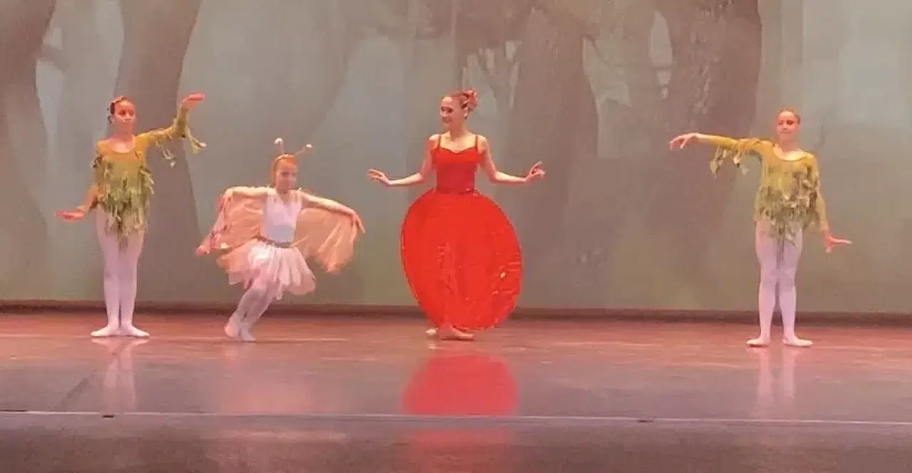 İzmir’de Balerinlerin Gösterisi Hayran Bıraktı