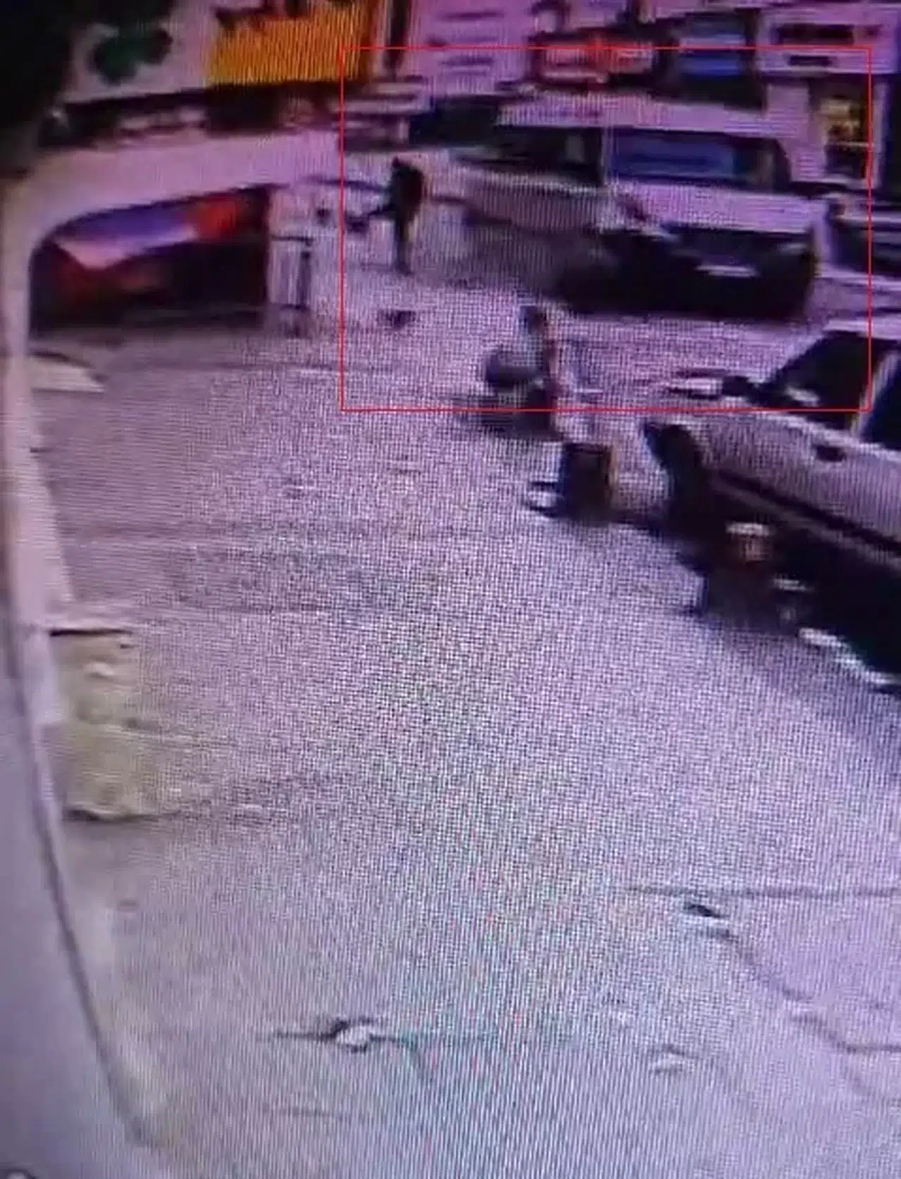 Kaza Yapan Şoför Hıncını Yanındaki Bayandan Çıkardı: O Anlar Kamerada