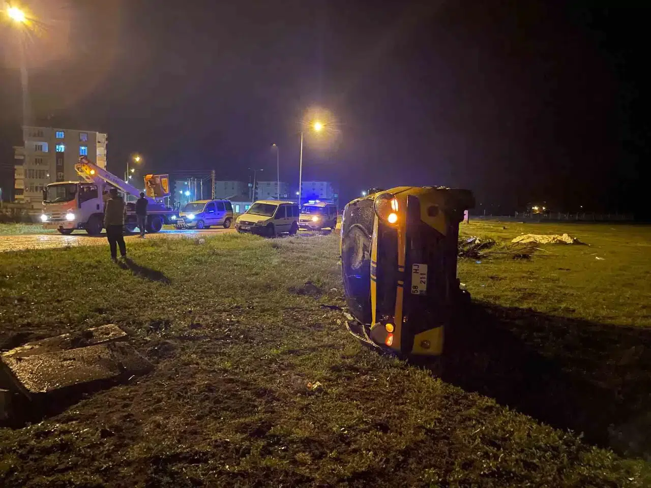 Köpeğe Çarpmamak İçin Hareket Yaptı, Toprağa Devrildi: 2 Yaralı