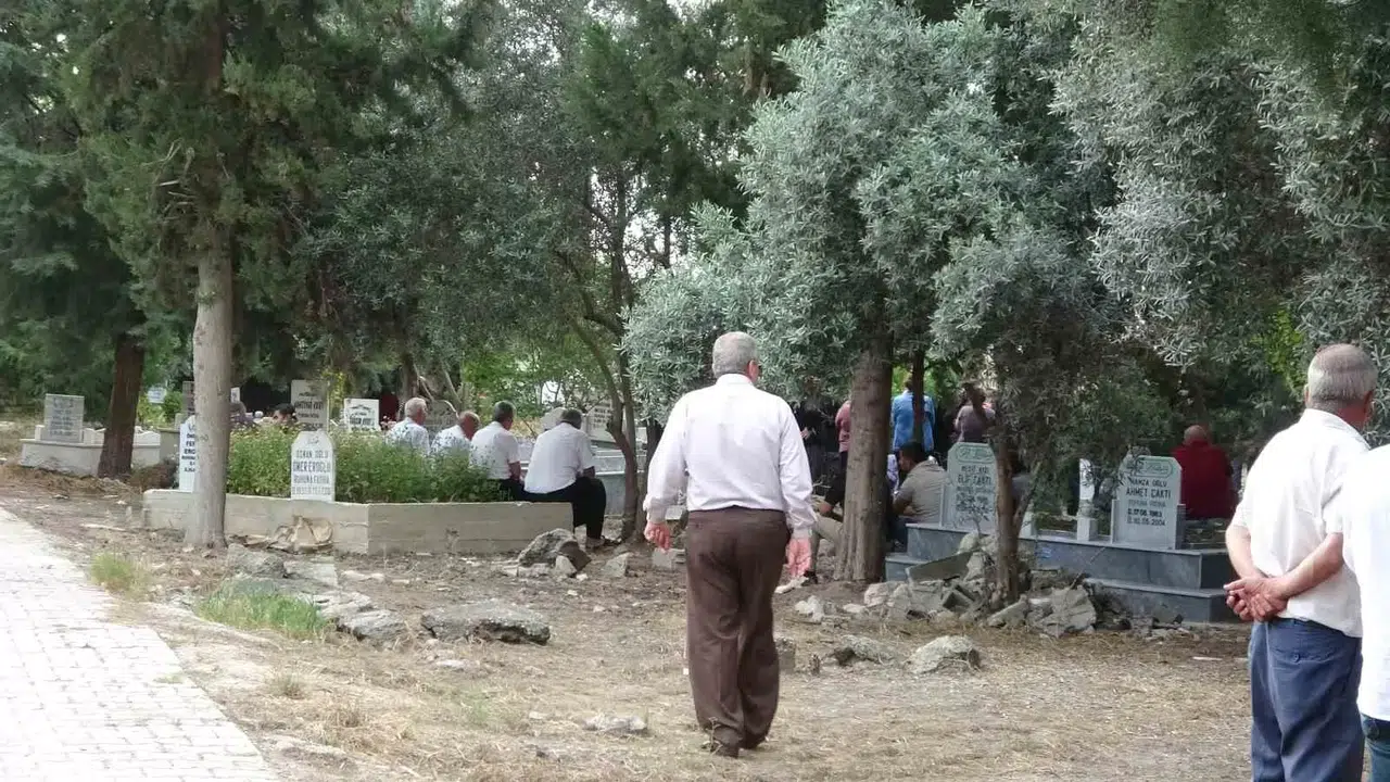 Köpeklerin Atağında Ölen Yaşlı Bayan Toprağa Verildi