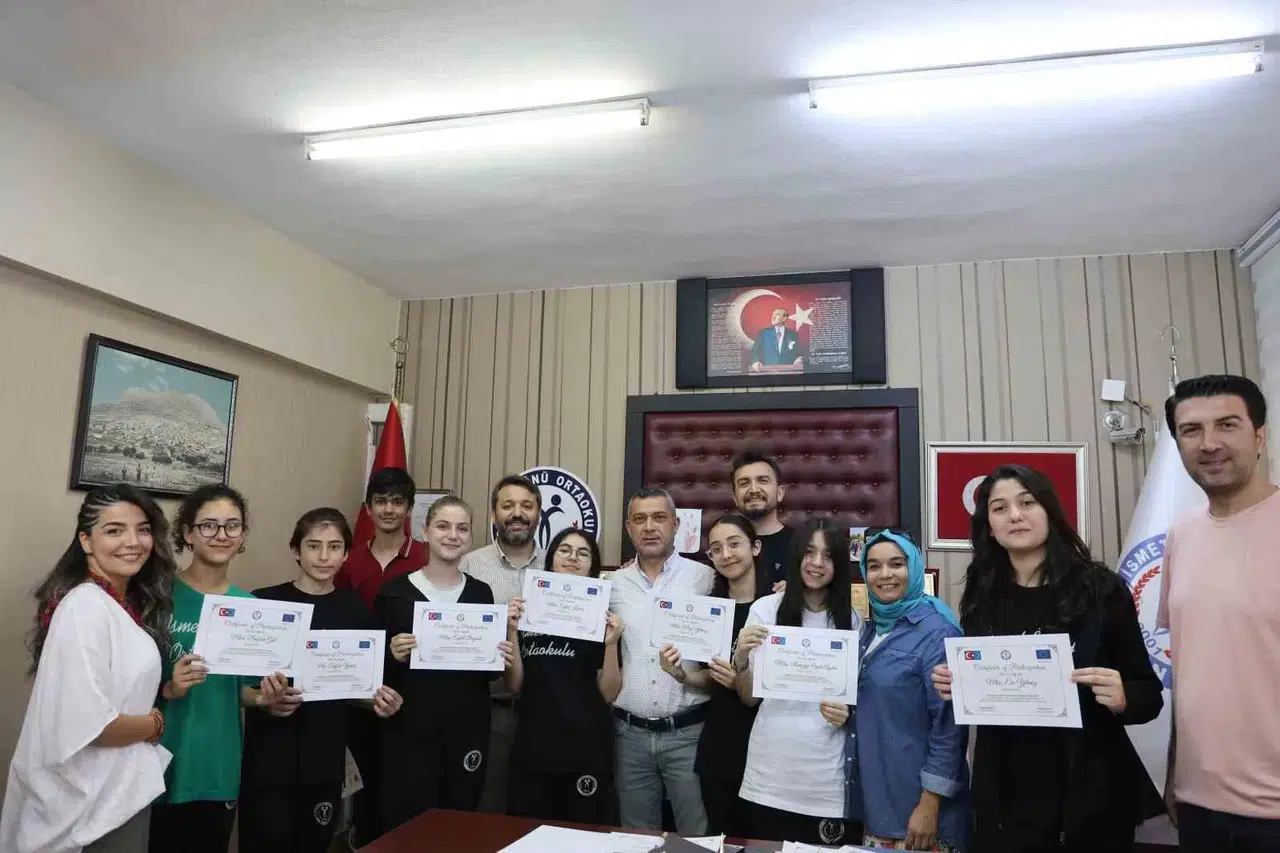 Kozanlı Öğrenciler "Bağlı Ol Ancak Bağımlı Olma" Projesi ile Avrupa’ya Açıldı