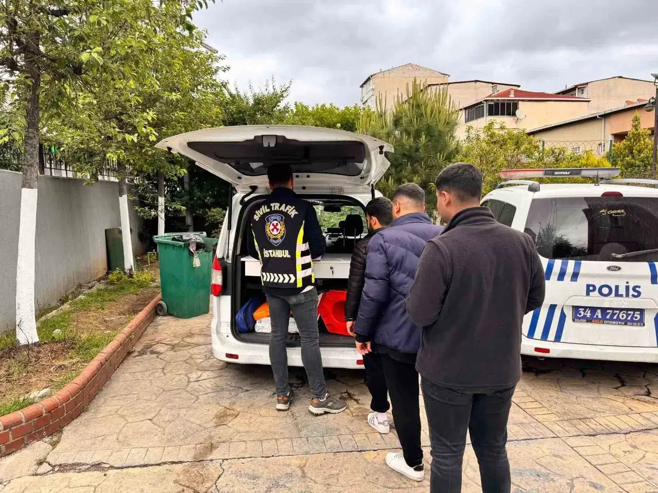 Meşalelerle Yolu Kapatarak Asker Cümbüşü Yapan Kümeye Ceza