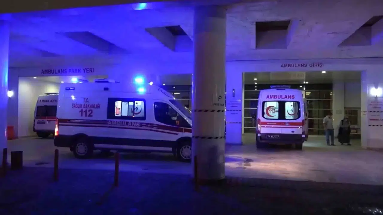 Meskeninde Yasak Aşk Kaçamağı Yapan Bayan, Kocasına Yakalandı: 2 Yaralı
