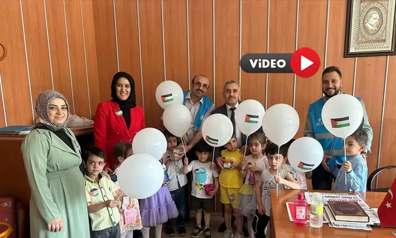 Minikler, Harçlıklarını Filistinliler İçin Bağışladı