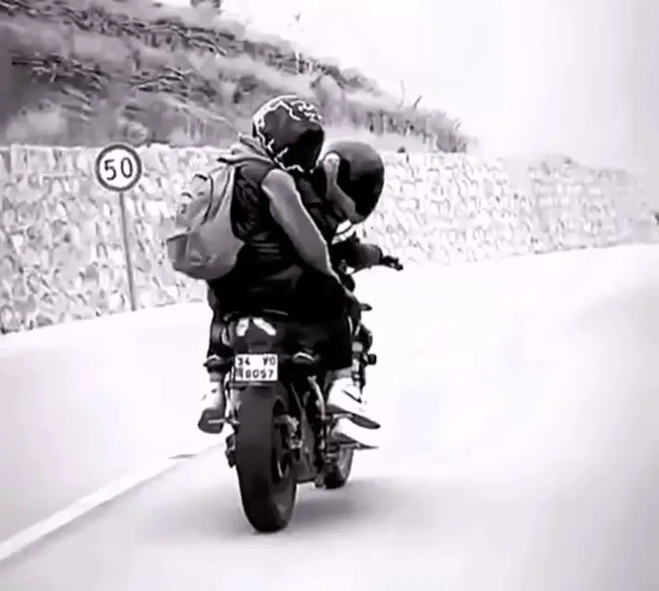Motosiklet Kazasında Hayatını Kaybeden İki Arkadaştan Son Bakış