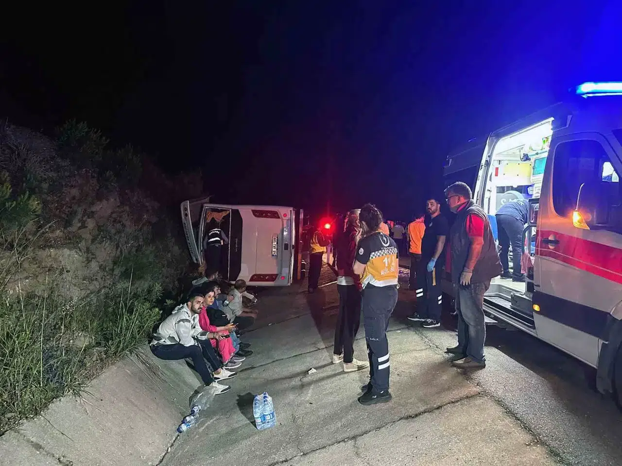 Öğrencileri Taşıyan Midibüs Şarampole Uçtu: 25 Yaralı