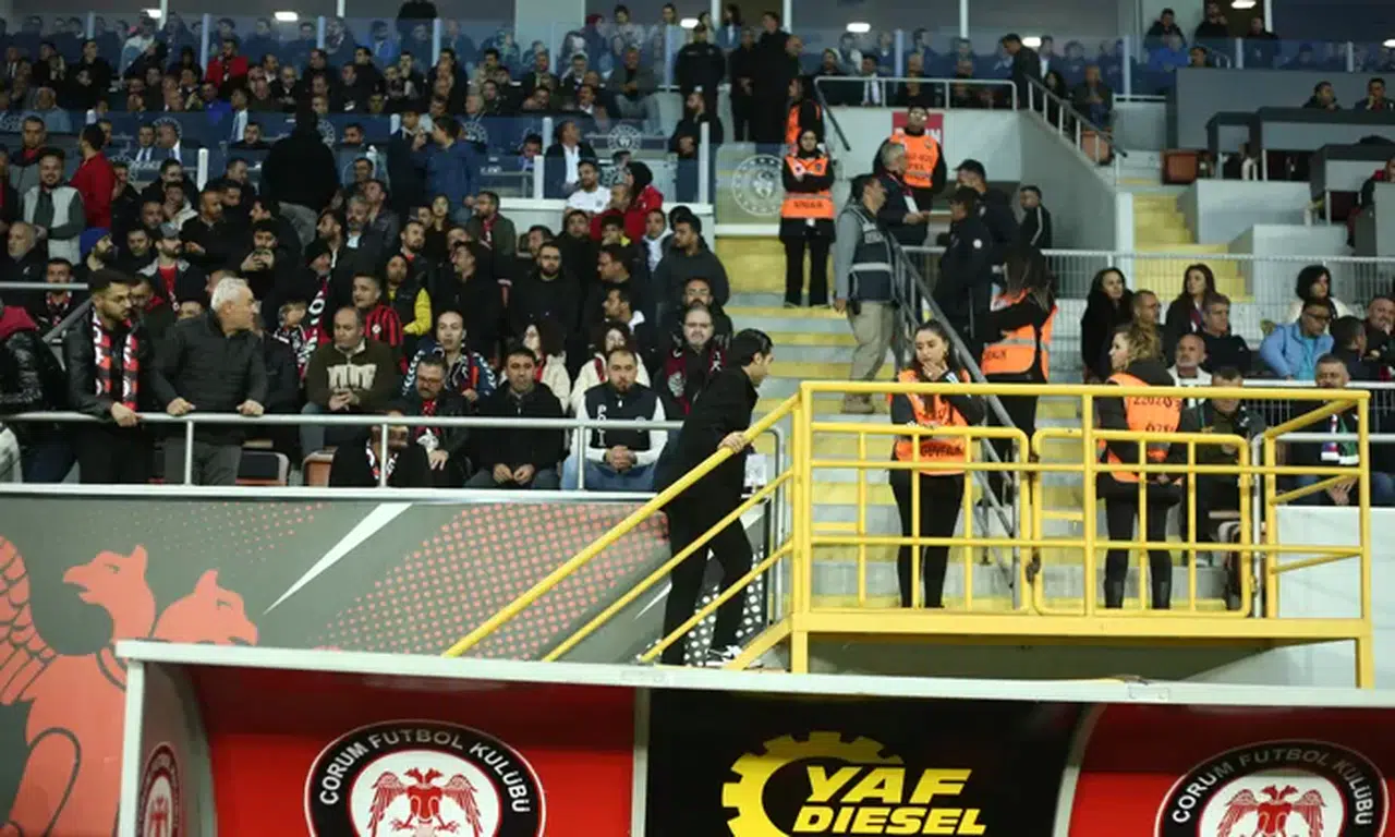 Ozan Bu Maç da Tribünde