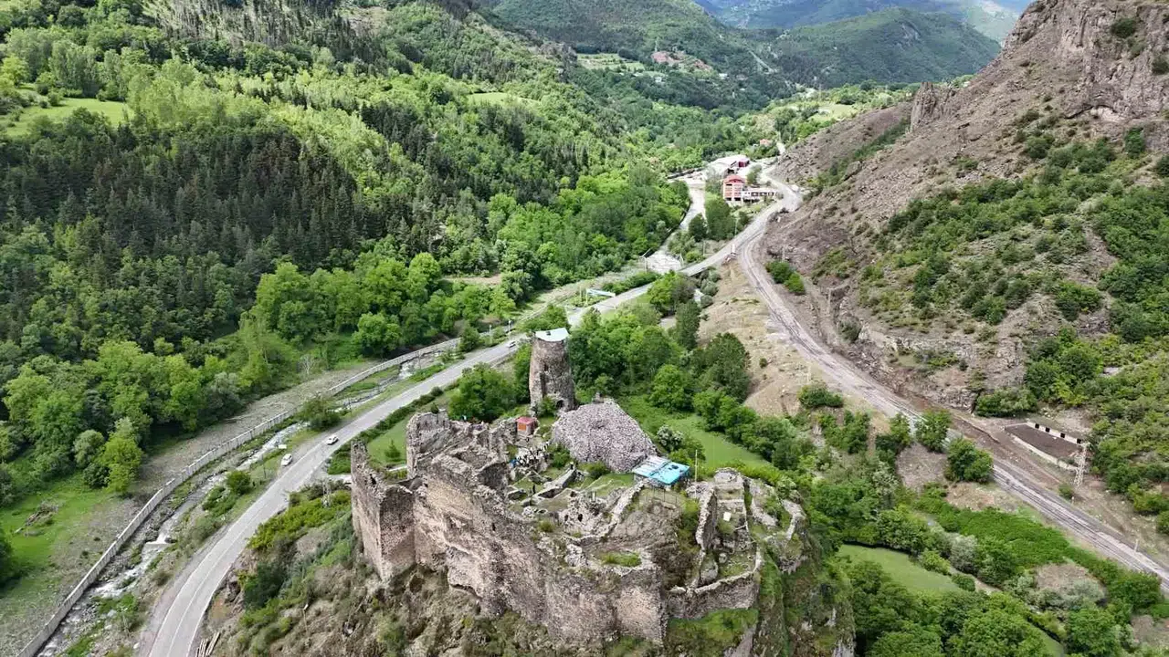 Şavşat’ın Tarihi ve Doğal Hoşluklarını Tanıtmak İçin Bahar Gezisi Düzenlendi