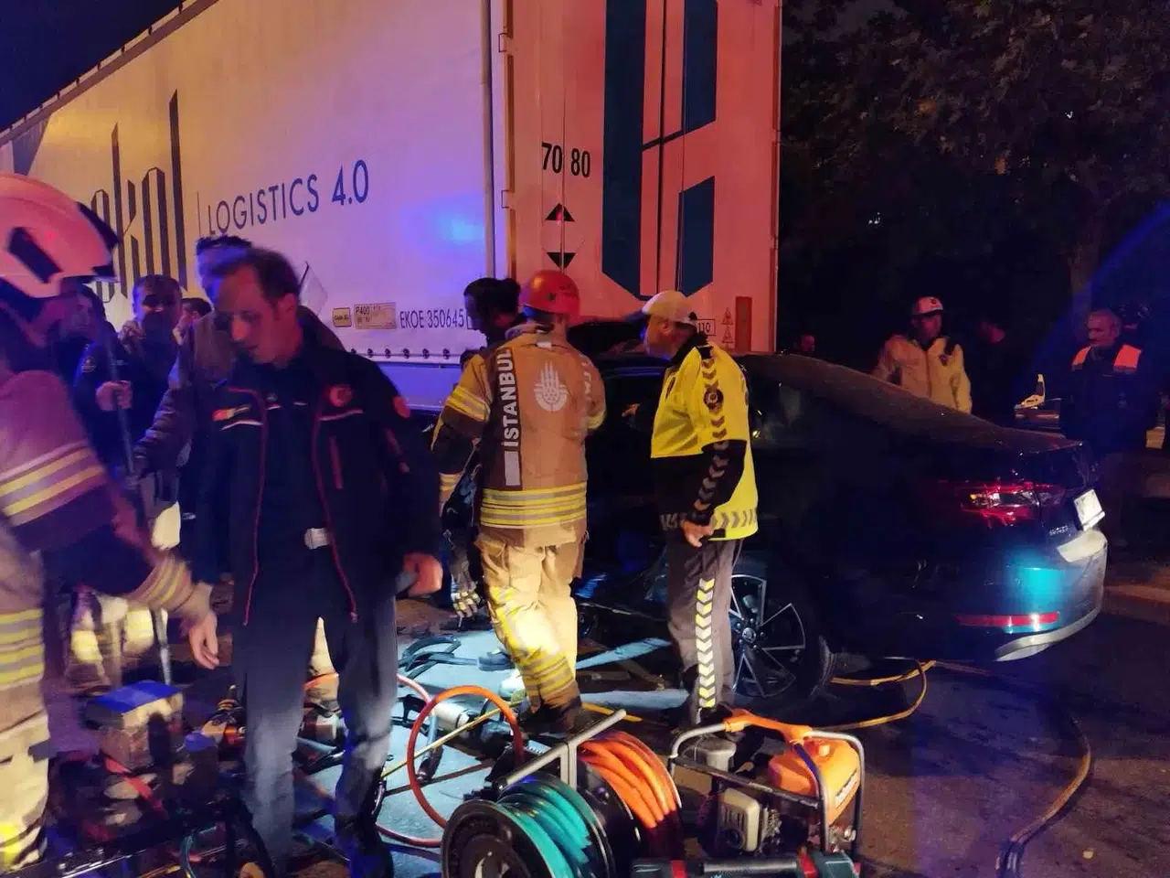 Seyir Halindeki Araç Park Halindeki Tıra Ok Üzere Saplandı: 1 Ağır Yaralı