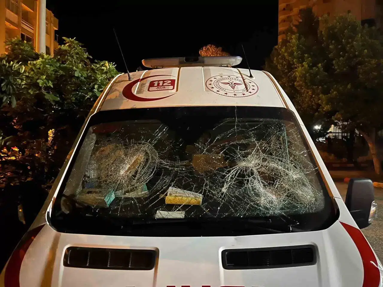Sıhhat Çalışanlarına Kürekli Hücum