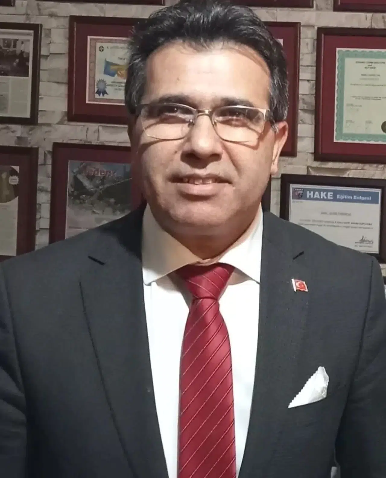 "Sizi Umreye Götüreceğiz" Palavrasıyla Vatandaşları 10 Milyon TL Dolandırdıkları Tez Edilen Şüpheliler: "Asıl Mağdur Biziz"
