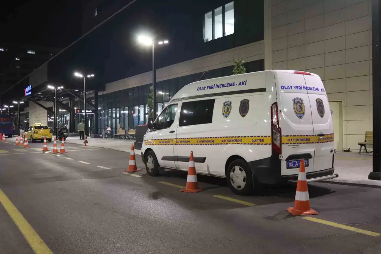 Sokaktakilerle Tartıştı, Balkonda Vurularak Ağır Yaralandı