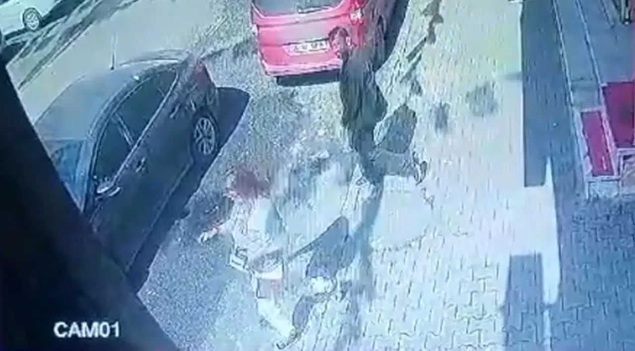 Sultangazi’de Çay Ismarlatıp 30 Bin Lira Bedelindeki 2 Cep Telefonunu Bu türlü Çaldılar
