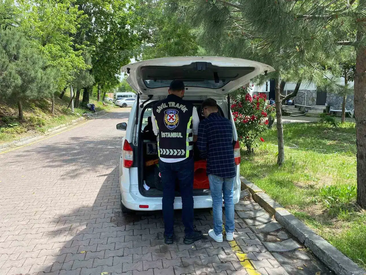 Trafikte Aracını Motosikletlinin Üzerine Süren Şoföre Ceza Yağdı