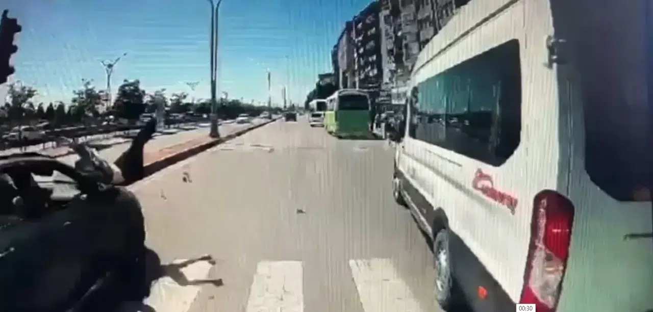 Yaya Geçidinde Araba Bu türlü Çarptı