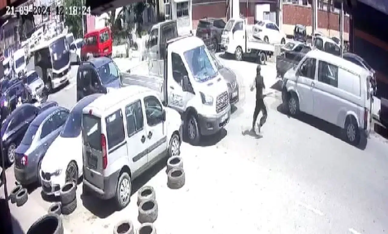 Zeytinburnu’nda Polisten Kaçan Kaçak Personele Otomobil Çarptı
