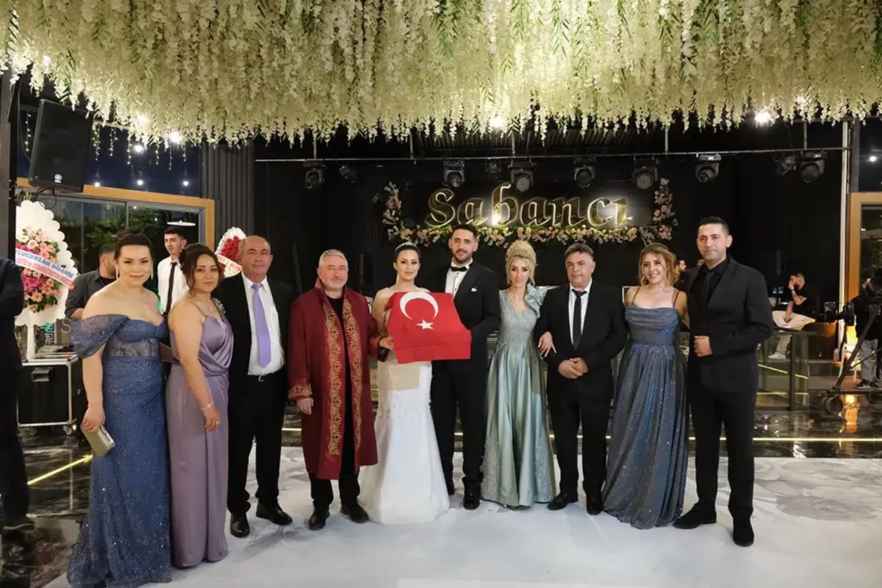 Aşgın Bayramda Nikah Kıydı