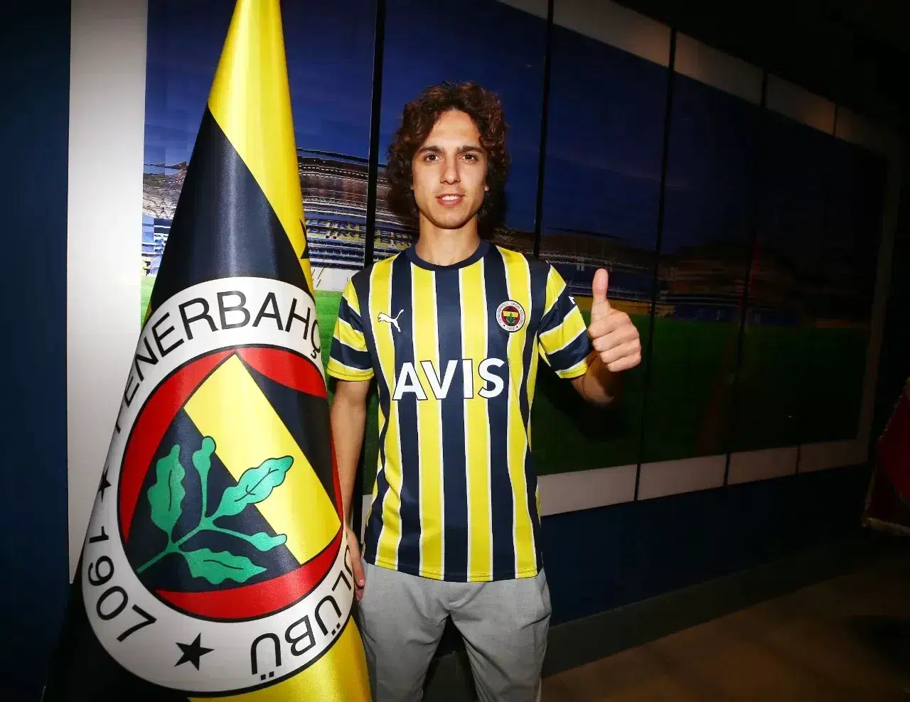 Fenerbahçe'nin Genç Yıldızına Talip Oldular