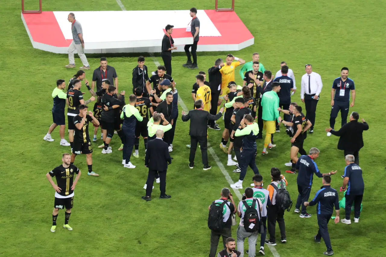 Final Maçı Sonrası Sekiz Taraftara İşlem