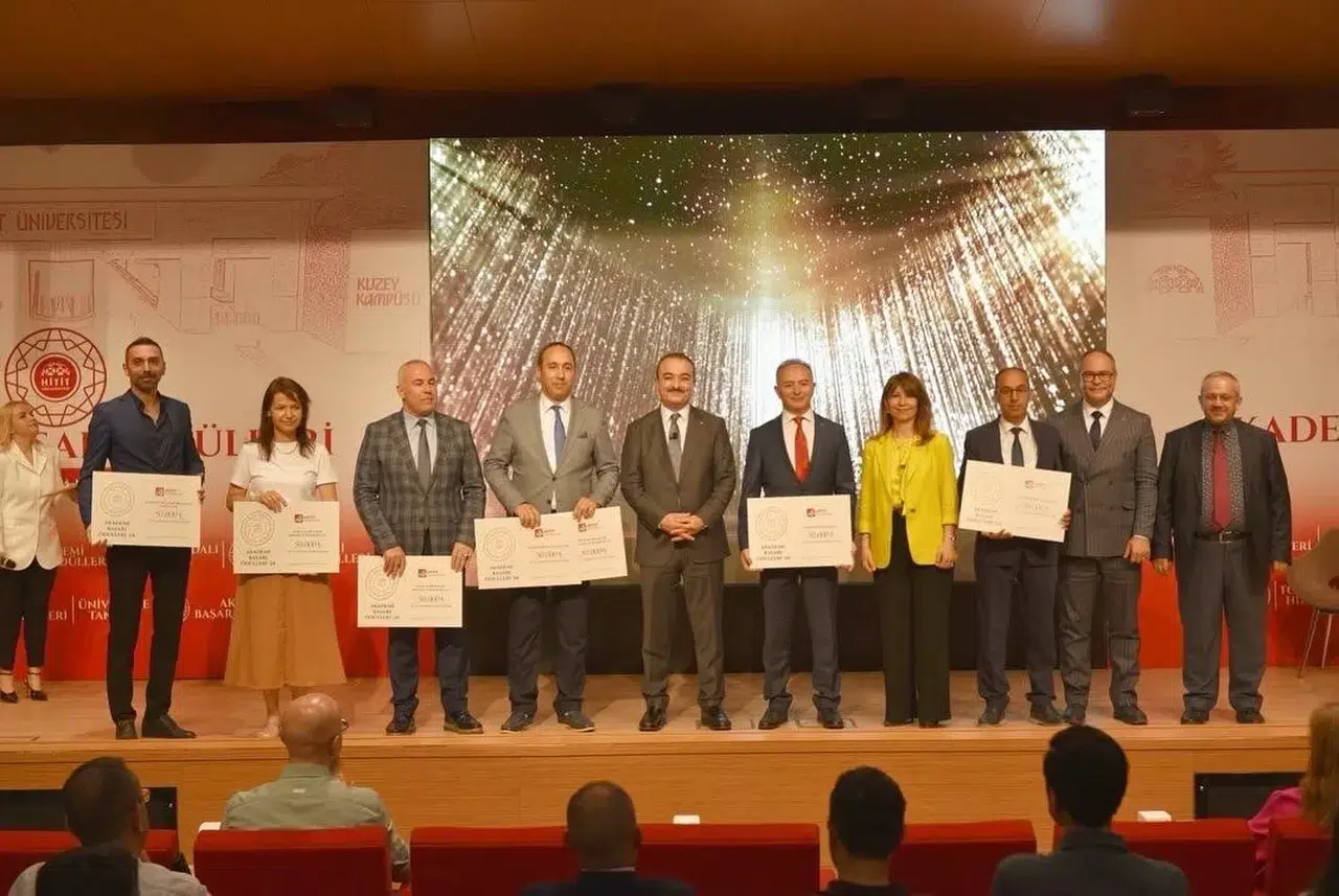 HİTÜ’de Akademik Başarı Ödülleri Sahiplerini Buldu