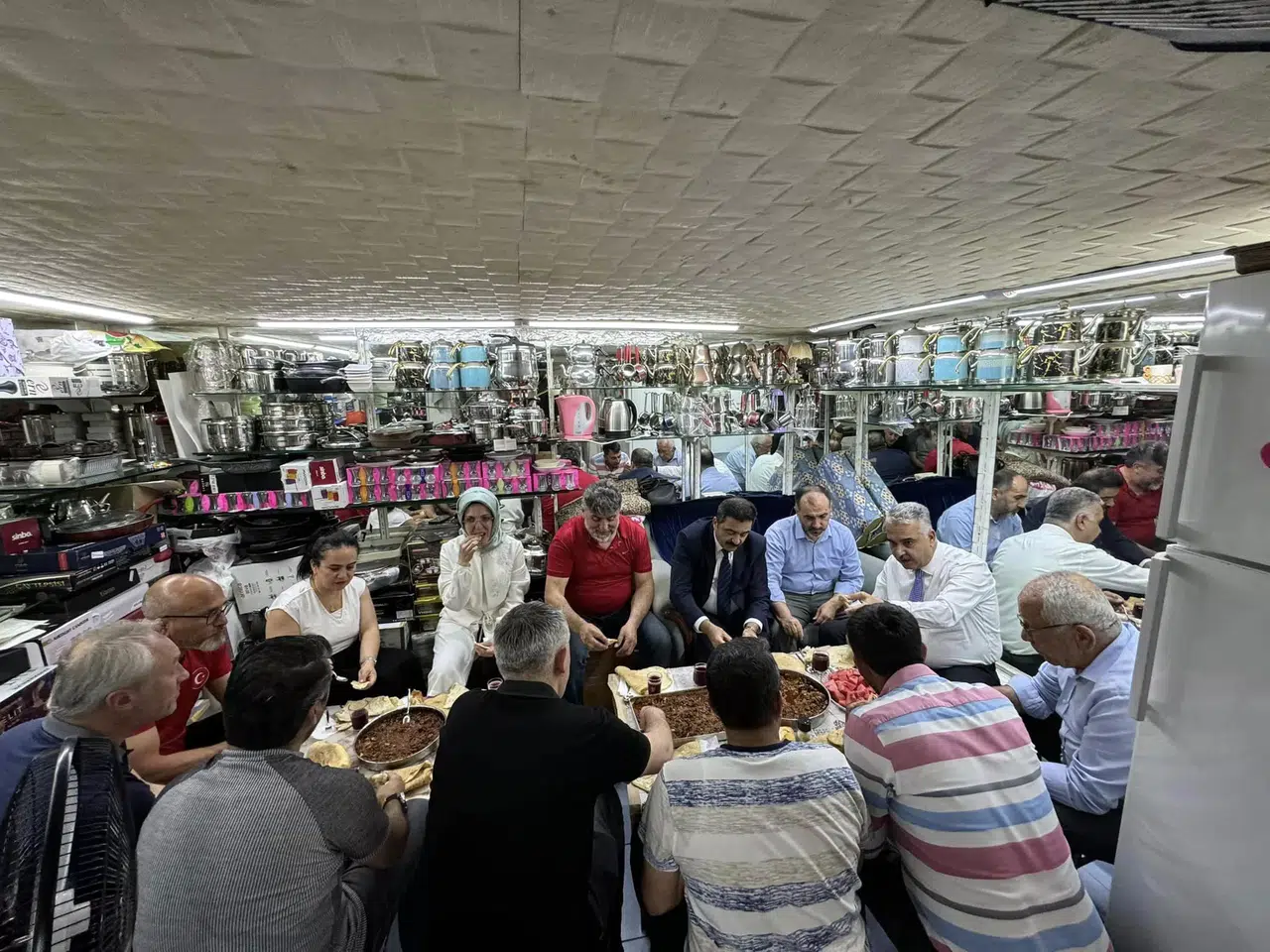 Milletvekili Ahlatcı, Esnaf Sofrasına Konuk Oldu