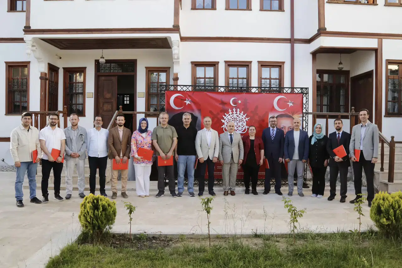 Vali, HİTÜ Öğretim Üyelerine Teşekkür Etti