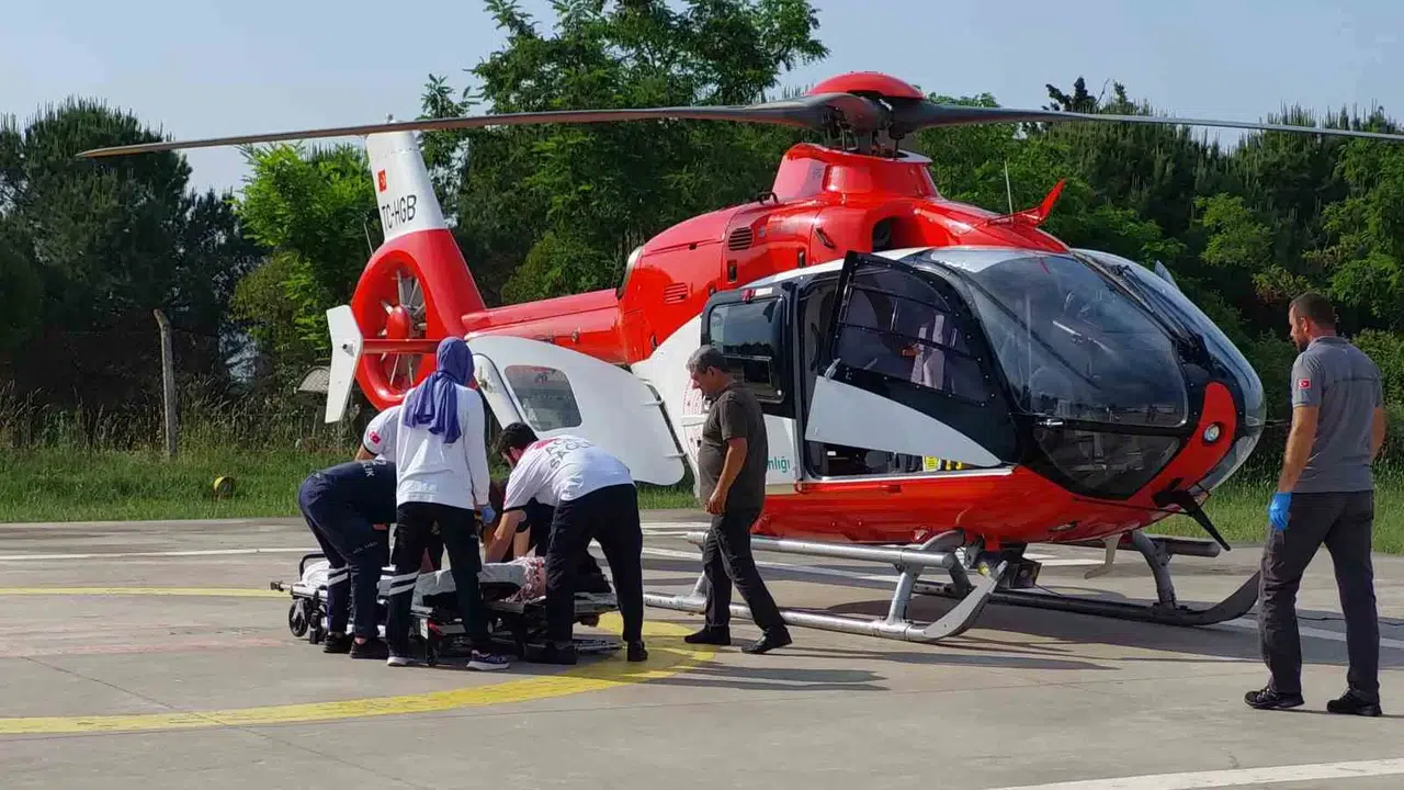 Ambulans Helikopterler Erken Doğum Riski Olan Genç Bayan İçin Havalandı