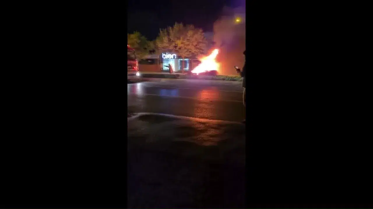 Ataşehir’de Çok Sürat Yapan Araba Taksiye Çarptı: 3 Yaralı