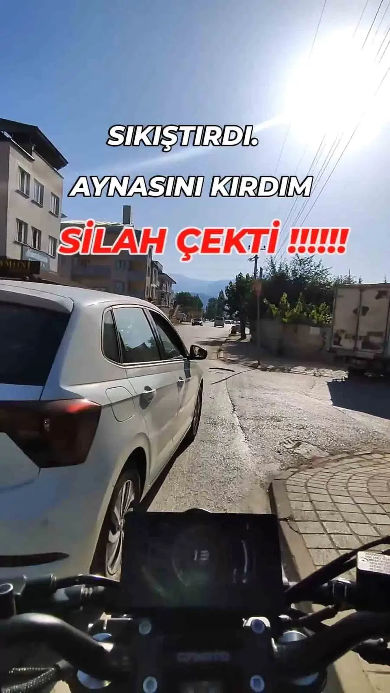 Aynasını Kıran Motosikletliye Bu türlü Silah Çekti