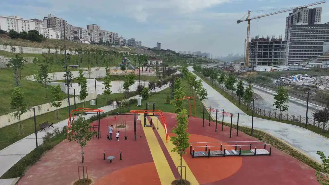 Başakşehir’de Çam ve Sakura Millet Bahçesi’ne Ağır İlgi