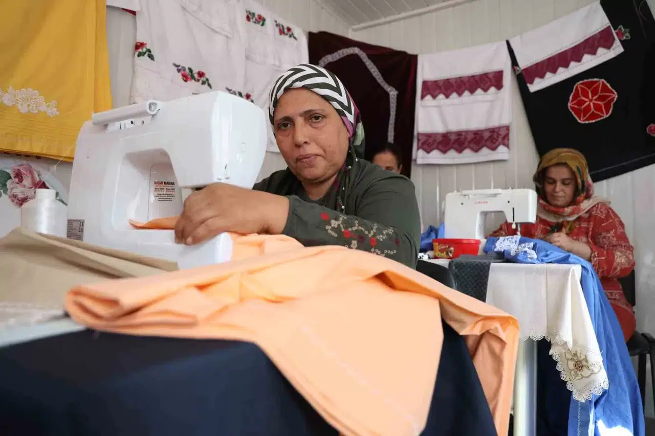 Çeyizlik Eser Hazırlayan Afetzede Bayanlar, İlmek İlmek Gerilim Atıyorlar