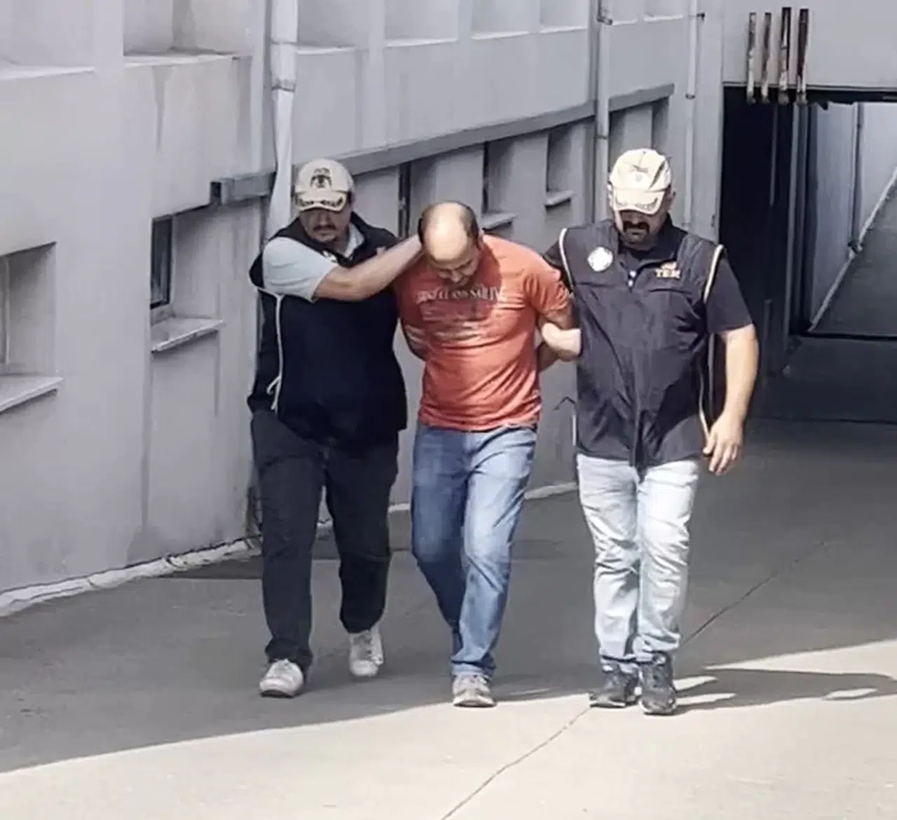 Darbeci Eski Asker Adana Polisinden Kaçamadı