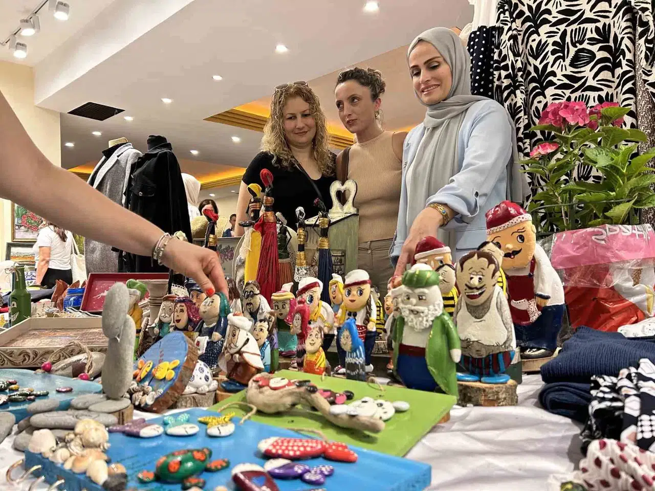 Depremzede Kursiyerlerin El Emeği Eserleri Yıl Sonu Standında Beğeniye Sunuldu