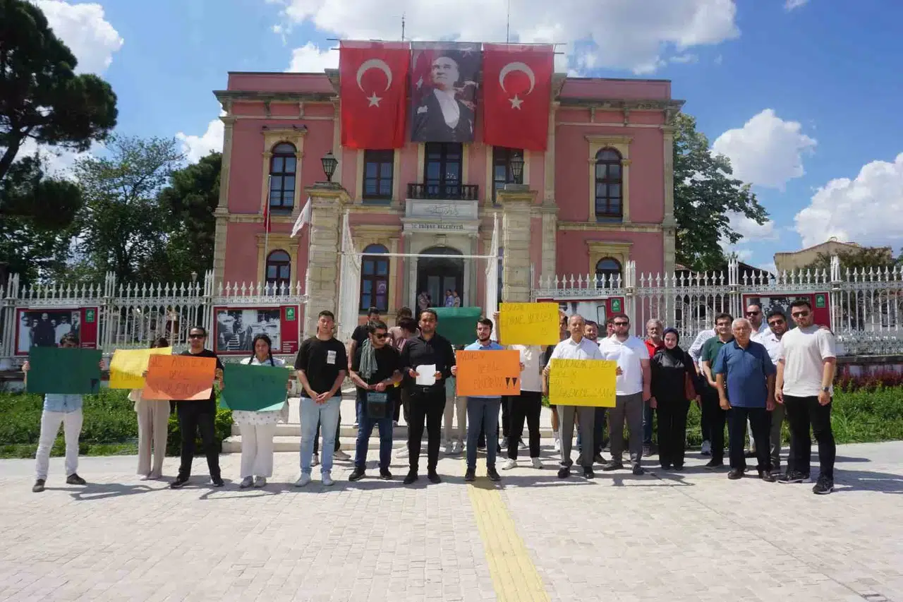 Edirne’de Üniversite Öğrencileri Ulaşım Artırımlarını Protesto Etti