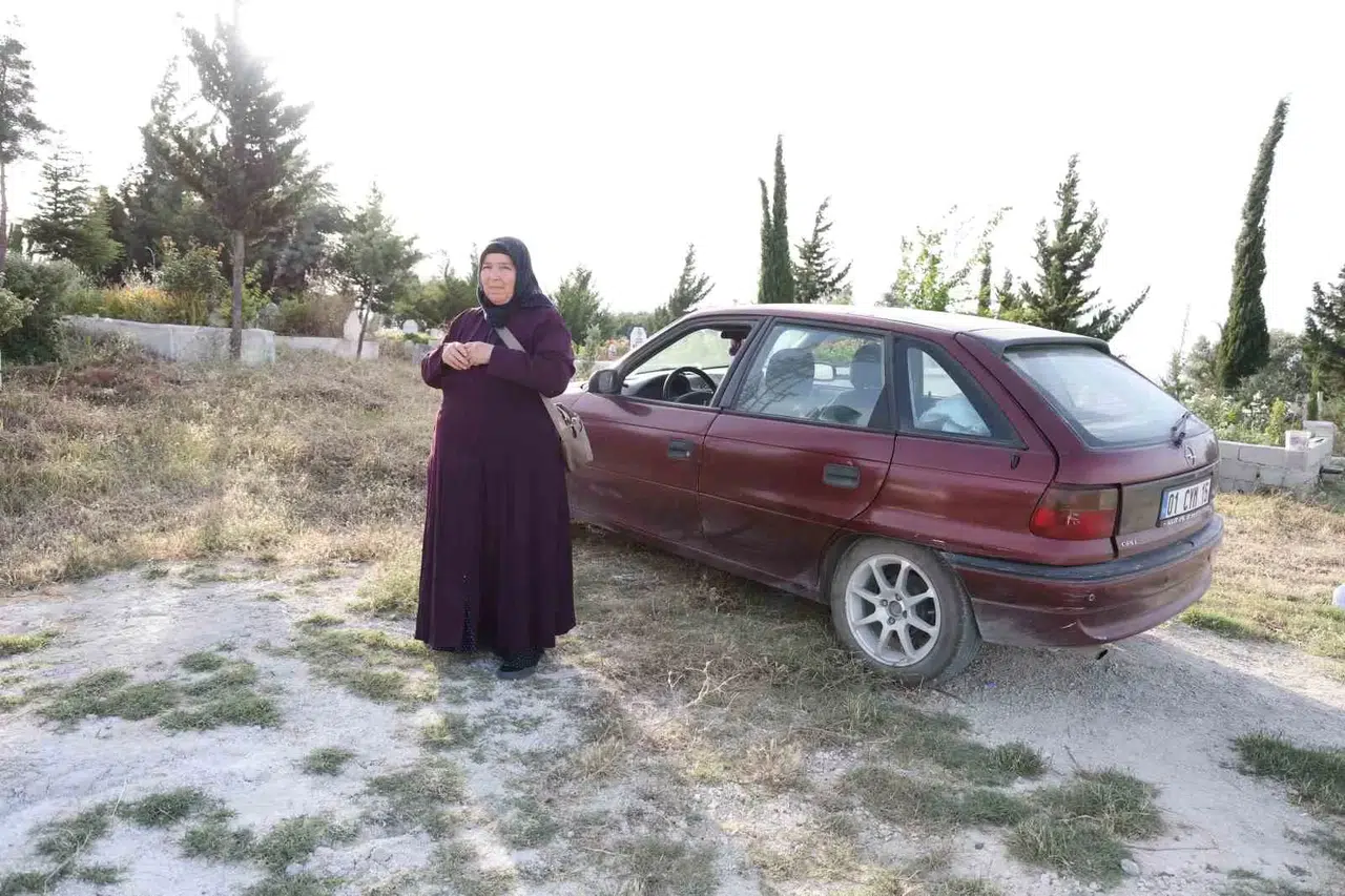 Evladının Mezarına Gidebilmek İçin 49 Yaşında Ehliyet ve Araç Alan Vefakar Annenin Acısı Yıllar Geçse de Dinmiyor