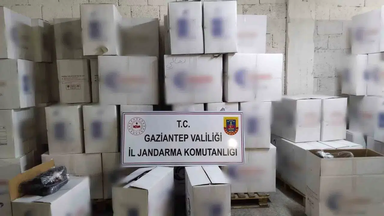 Gaziantep’te 2 Milyon 670 Bin TL Kıymetinde Düzmece Terlik Ele Geçirildi