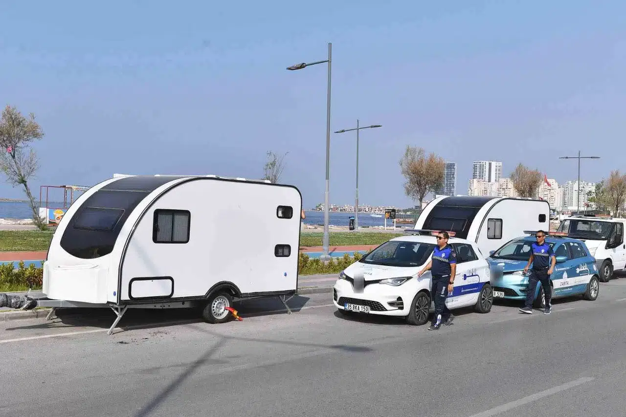 İnciraltı ve Karşıyaka’da 433 Karavan Tahliye Edildi