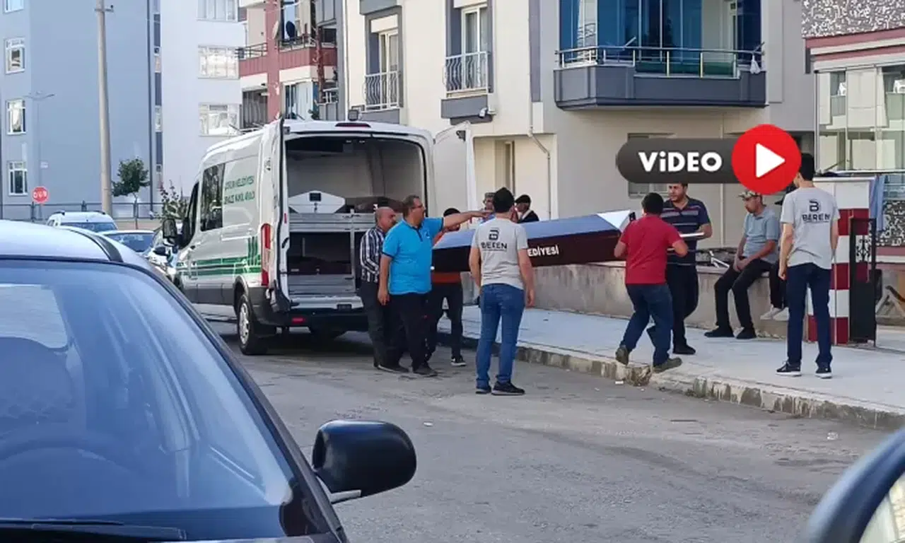 Yaşlı Kadın Balkonda Ölü Bulundu