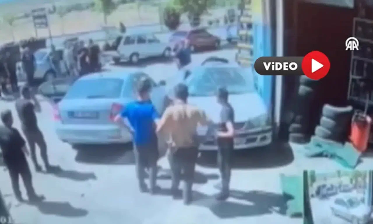 Çorum’da Süratle Gelen Otomobil Park Halindeki Araçları Biçti, O Anlar Kamerada