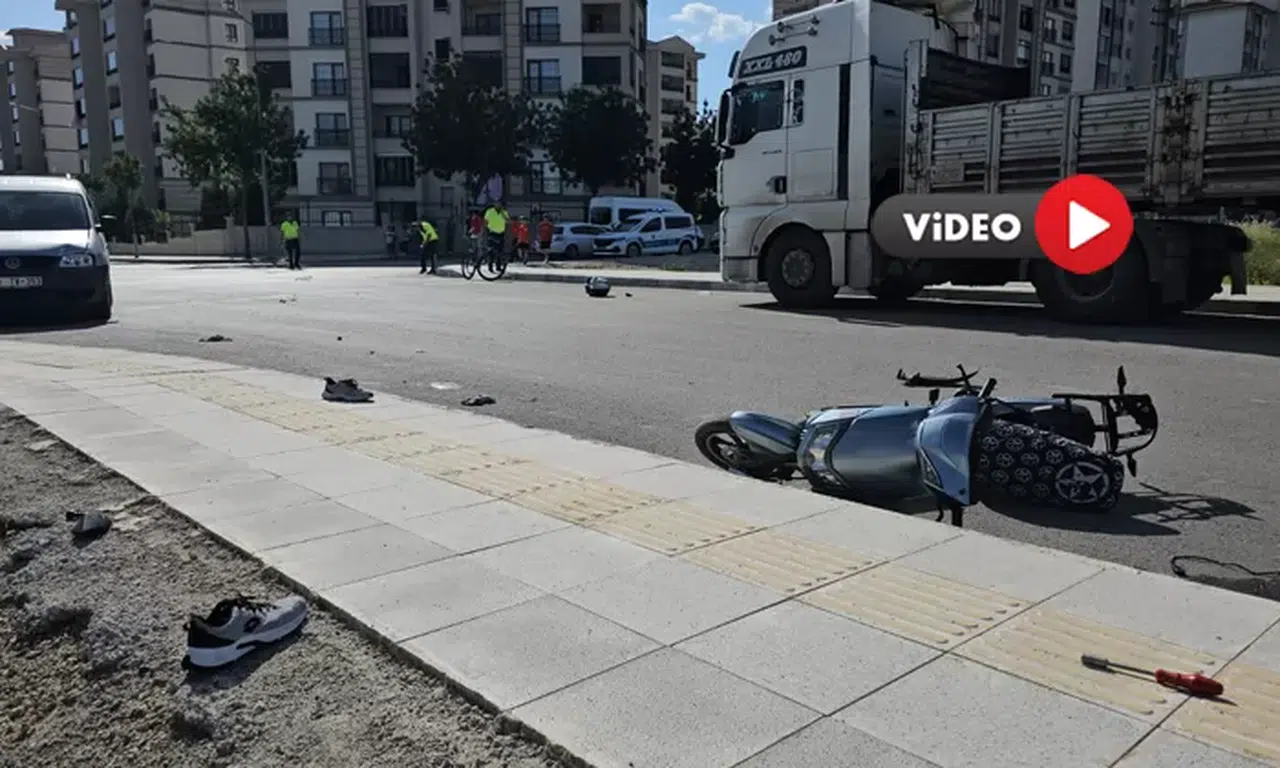 Hafif Ticari Araçla Motosiklet Çarpıştı