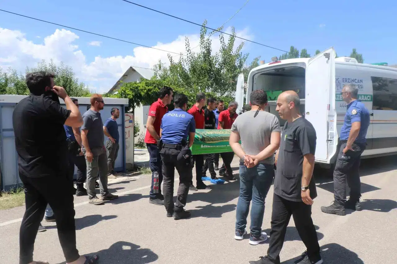 Komşusunu Kürekle Öldüren Sanığa Müebbet Mahpus Cezası