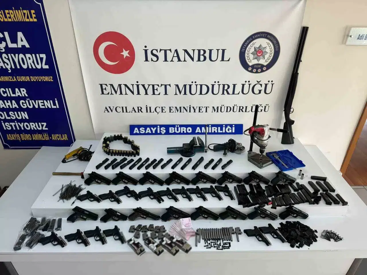 Küçükçekmece’de Yasa Dışı Silah Ticareti Operasyonu: 2 Gözaltı