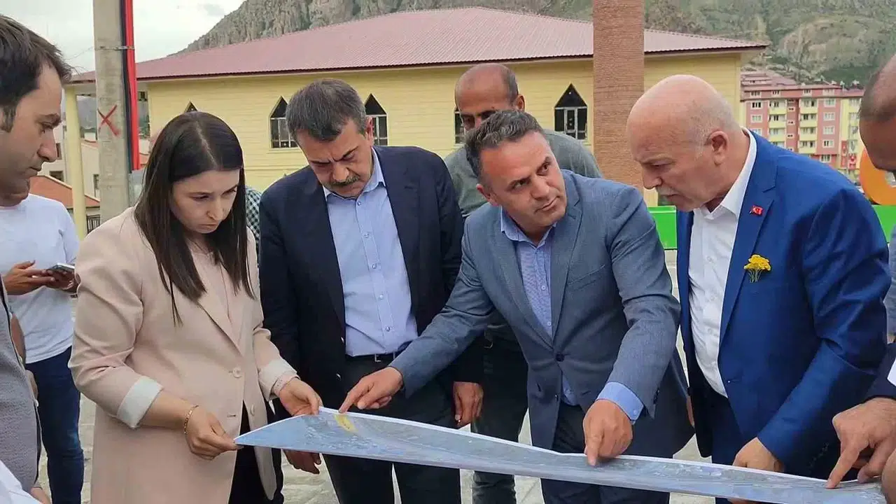 Milli Eğitim Bakanı Tekin, Bayramı Baba Ocağında Geçiriyor
