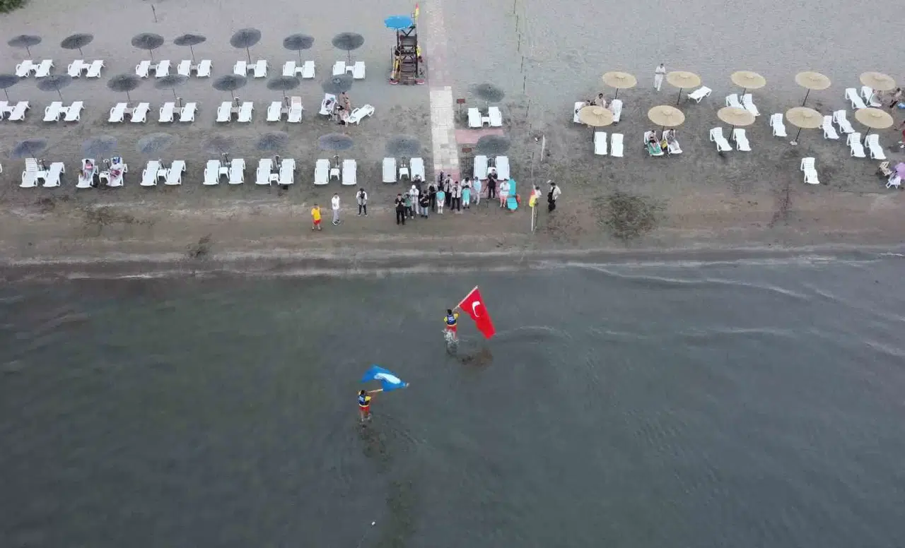 Plajlara Mavi Bayraklar Çekildi, Turizm Dönemi Başladı