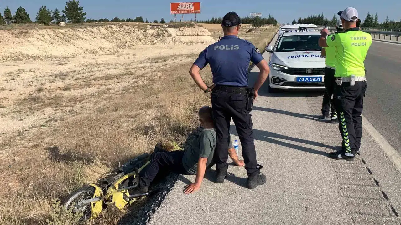 Polis Memuru Ayağı Kırılan Şoföre Ambulans Gelene Kadar Takviye Oldu
